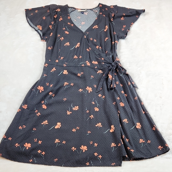Universal Thread Dresses & Skirts - Floral Wrap Dress in Black and Orange Size M